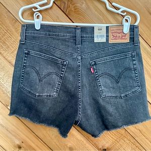 NWT Levi’s Black HIGH RISE WOMEN'S SHORTS Sz 31